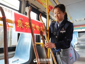 助力乘客玩崂山 公交车乘务员推出“共享登山杖”
