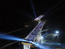 驻青央企参建 鲁南高铁肖家庄特大桥完成空中35°转体