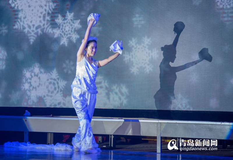 青岛首届职工文化艺术节舞蹈、时装工装秀比赛开幕